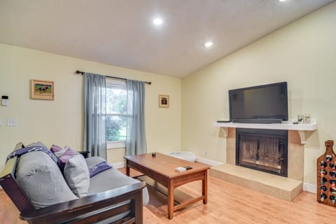 Pet-Friendly Tampa Bay Getaway: Walk to the Water! House in Oldsmar