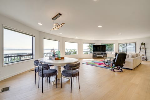 Spacious Camano Home w/ Hot Tub & Water Views! House in Camano Island