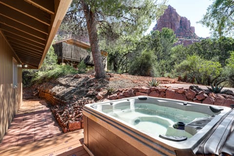 Hot Tub & Mountain Views: Spacious Home in Sedona House in Village of Oak Creek