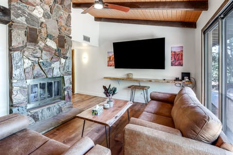 Hot Tub & Mountain Views: Spacious Home in Sedona House in Village of Oak Creek