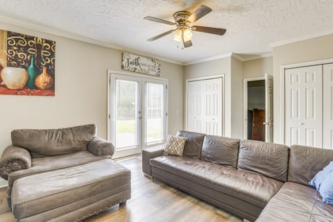 Walk to JSU! Family Getaway w/ Yard House in Alabama