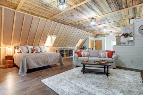 Lake Allatoona Area Studio w/ 2 Decks & Farm Views Apartment in Cartersville