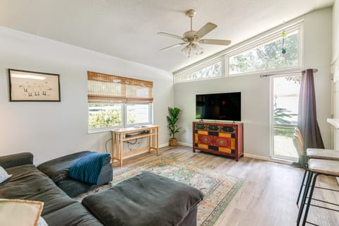 Mid-Century Gainesville Getaway: 3 Mi to UF Campus House in Gainesville