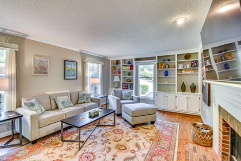 Anderson Retreat: Private Hot Tub & Kayaks! House in Lake Hartwell