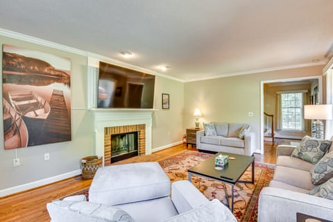 Anderson Retreat: Private Hot Tub & Kayaks! House in Lake Hartwell