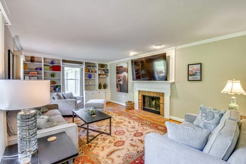 Anderson Retreat: Private Hot Tub & Kayaks! House in Lake Hartwell