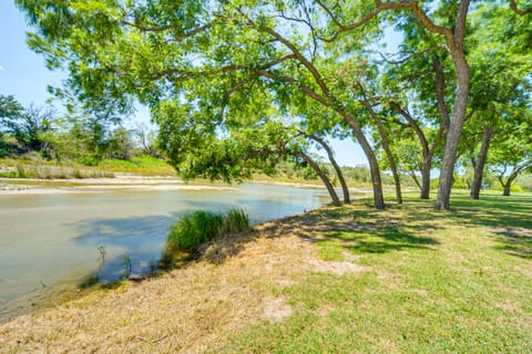 Riverfront Brady Retreat on 25 Acres! House in Rio Grande