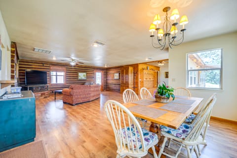 Riverfront Brady Retreat on 25 Acres! House in Rio Grande