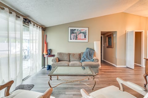 Home w/ Lanai: 12 Mi to Busch Gardens Tampa Bay! House in Lake Magdalene