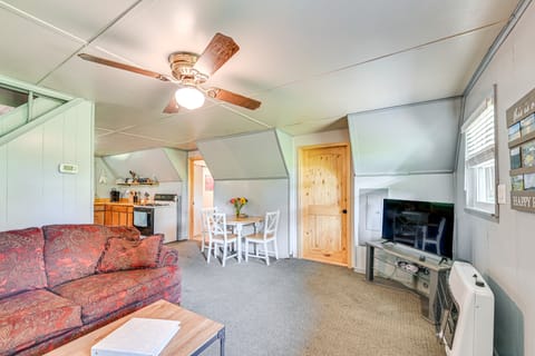 5 Mi to Cave Run Lake: Wellington Cabin w/ Deck! House in Kentucky