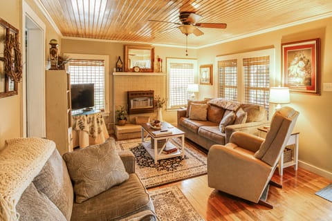 Charming Country Home w/ Yard - 14 Mi to Ole Miss! House in Mississippi