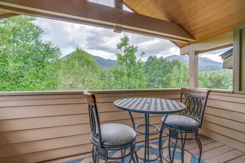 8 Mi to Skiing: Mtn-View Getaway in Frisco! Apartment in Frisco