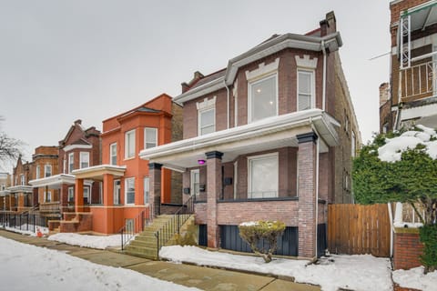 8 Mi to Soldier Field: Convenient Chicago Gem! Apartment in Englewood