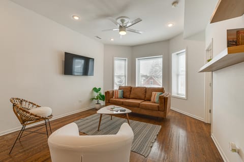 8 Mi to Soldier Field: Convenient Chicago Gem! Apartment in Englewood