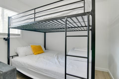 Pool & Dock Access: Apt on Table Rock Lake Apartment in Kimberling City