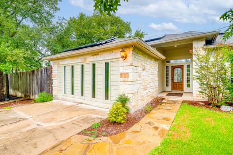 5 Mi to Lake: Cedar Park Home w/ Outdoor Oasis House in Leander
