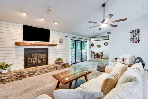 Marina Villa Condo at Lake Keowee w/ Fireplace Apartment in Lake Keowee