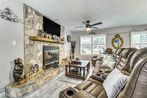 Fort Walton Beach Home w/ Pool: 5 Mi to Beach! House in Wright