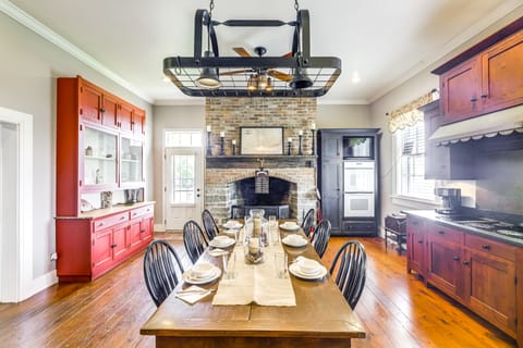 Vineyard Retreat at George Vest Historical Home House in Ohio