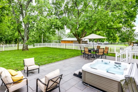 Vineyard Retreat at George Vest Historical Home House in Ohio