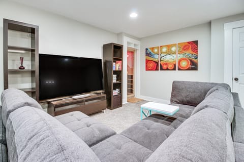 Vibrant Downtown Cincinnati Townhome w/ Sauna! Apartment in Over The Rhine