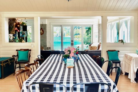 Bainbridge Island Group Retreat w/ Pickleball! House in Bainbridge Island