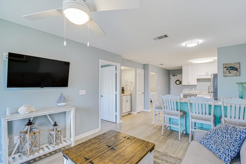 'Escape to Sea-Ality' Gulf Shores Beach Condo! Apartment in Alabama