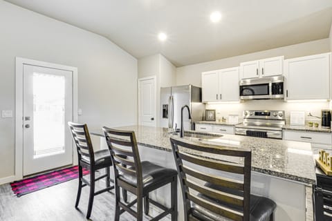 'Urbana Cabana:' Modern Home 8 Mi to Texas Tech! House in Lubbock