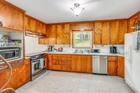 Mt Ida Home w/ Patio: 11 Mi to Lake Ouachita! House in Arkansas