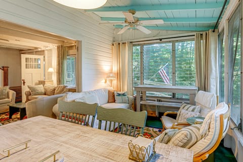 ~ 1 Mi to Dtwn Grand Haven: Lake Michigan Cabin House in Grand Haven