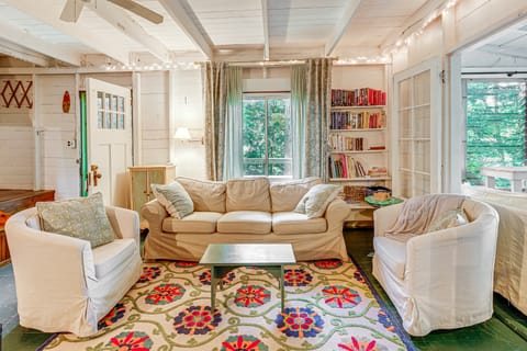 ~ 1 Mi to Dtwn Grand Haven: Lake Michigan Cabin House in Grand Haven