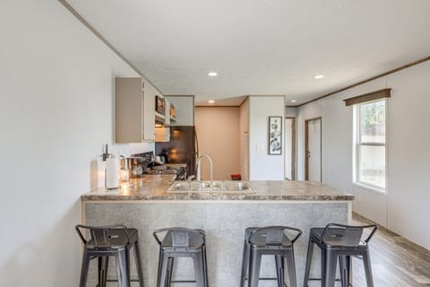 Pet-Friendly Kempner Escape Near Parks & Trails! House in Rio Grande