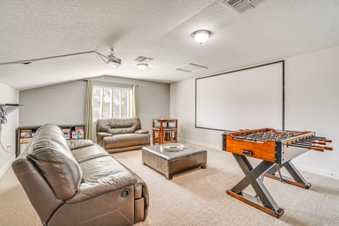 Community Amenities at Spacious Orlando Home! House in Orlando