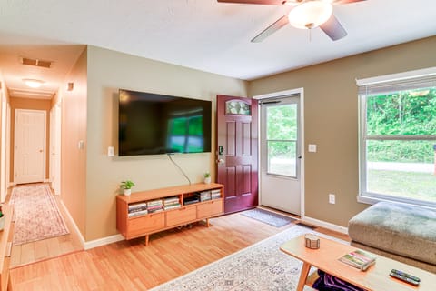 Campton Cottage w/ Hot Tub, Near Hiking + Climbing Cottage in Kentucky