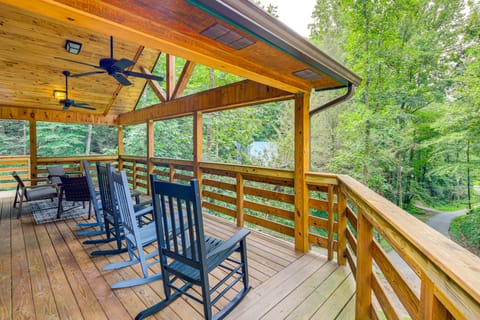 2 Mi to Dtwn Gatlinburg: 'Crescent Claw Cabin!' House in Gatlinburg