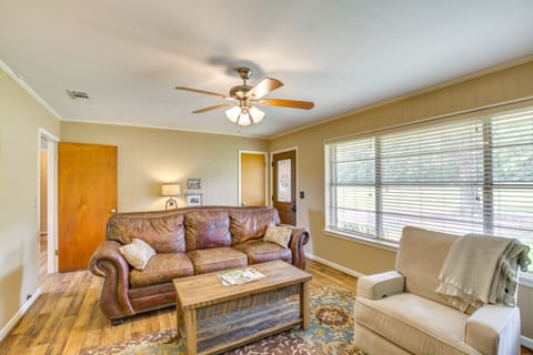 Family-Friendly De Kalb Getaway w/ Fire Pit! House in Arkansas