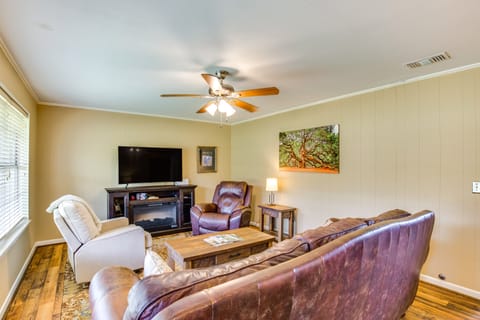 Family-Friendly De Kalb Getaway w/ Fire Pit! House in Arkansas