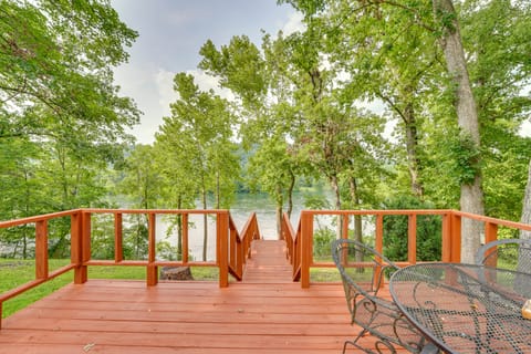 Flippin Home w/ Fire Pit: Walk to White River! House in Arkansas