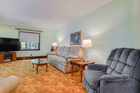 Waterfront Berry Lake Getaway w/ Sunroom! House in Wisconsin