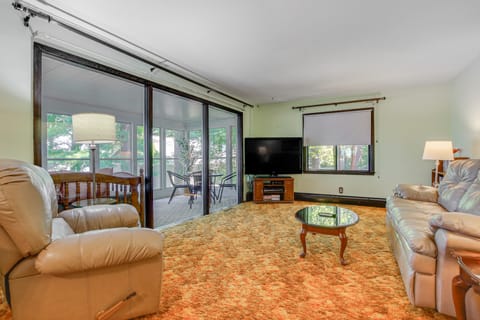 Waterfront Berry Lake Getaway w/ Sunroom! House in Wisconsin