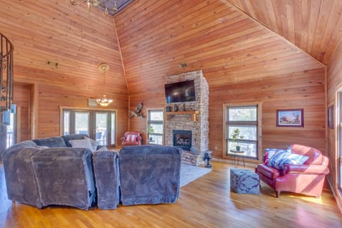 Waterfront Milton Home w/ Boat Dock! House in Alabama