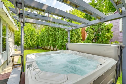 Saratoga Springs Home w/ Hot Tub: Walk to Downtown House in Saratoga Springs