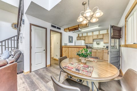 Relaxing Ruidoso Retreat: Walk to Midtown! Apartment in Ruidoso