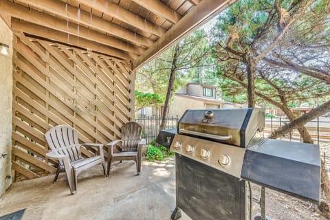 Relaxing Ruidoso Retreat: Walk to Midtown! Apartment in Ruidoso