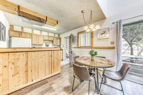 Relaxing Ruidoso Retreat: Walk to Midtown! Apartment in Ruidoso