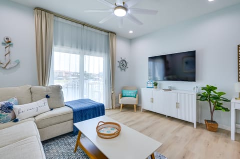 Walk to Beach! Waterfront Hudson Townhome Apartment in Hudson