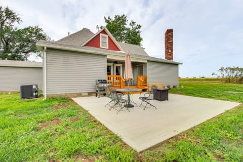 Erie Farmhouse w/ Fire Pit + Grill: Pets Welcome! House in Ozark Mountains