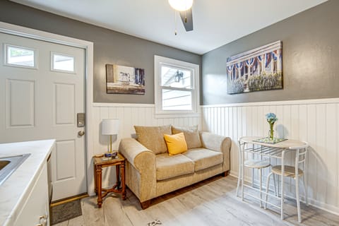 Charming Geneva Vacation Rental ~ 5 Mi to Lake! Apartment in Geneva