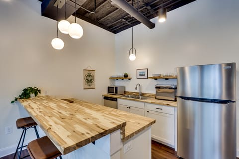 Modern Harrisonburg Home - 2 Mi to JMU! House in Harrisonburg