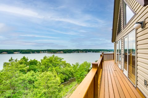 Spacious Osage Beach Home w/ Panoramic Lake Views House in Osage Beach
